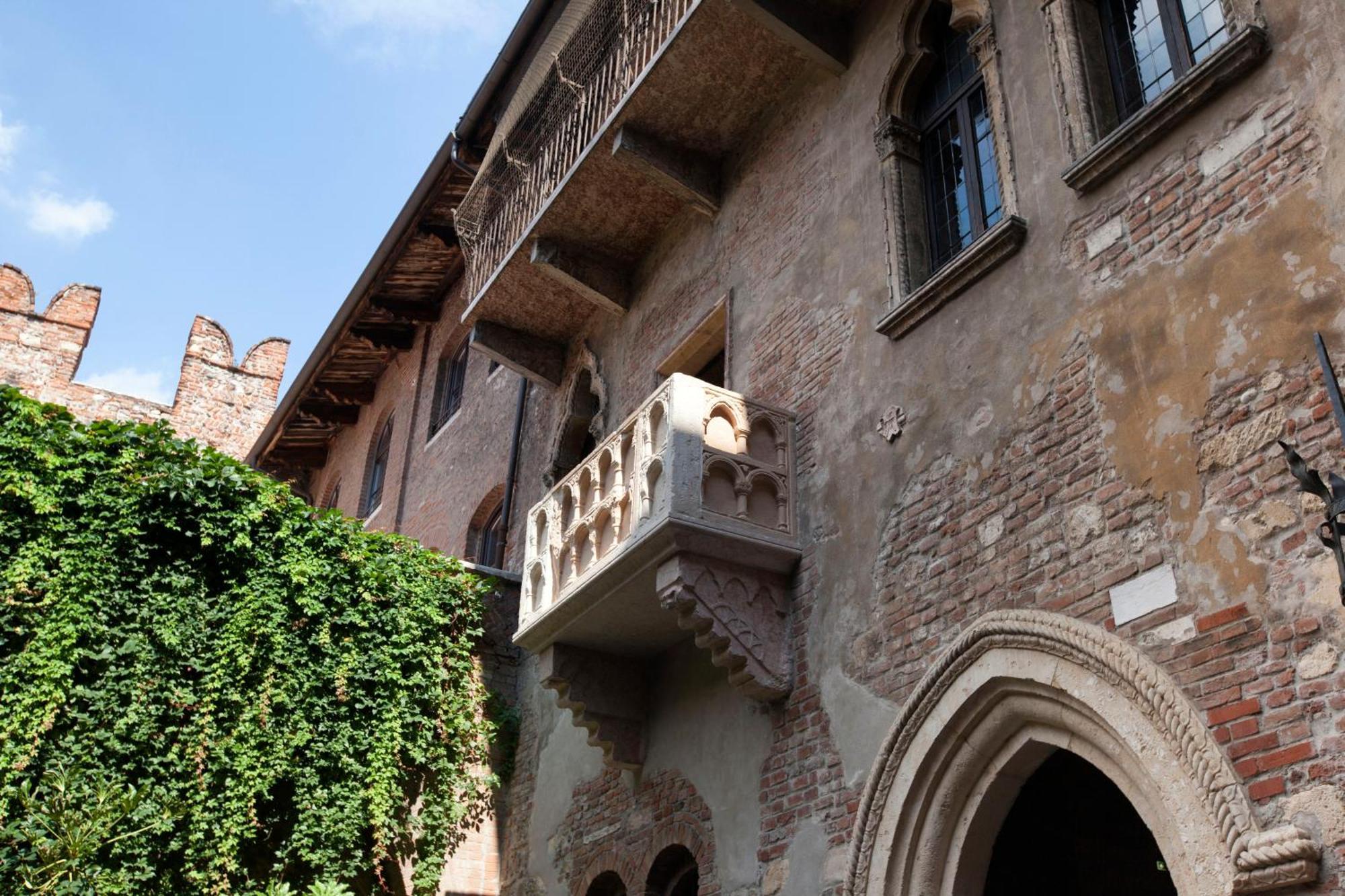 Oriana Homel Verona, Verona